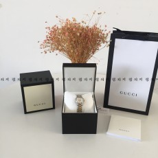 구찌 G타임리스 캣 워치 콤비 메탈시계 여성용